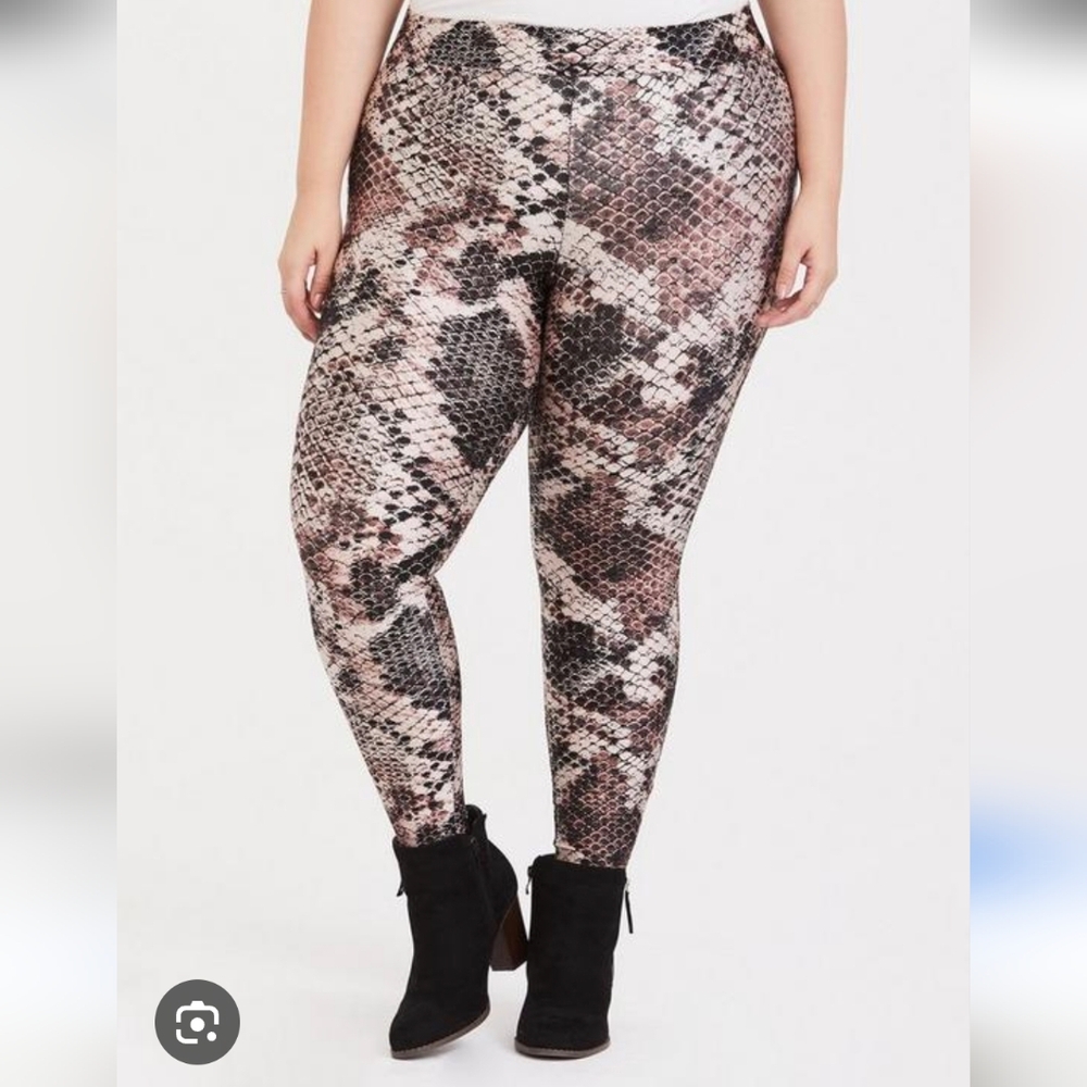Torrid Full Length Signature Waist Liquid Leggings 3 3X 22-24 NWT Snake Print